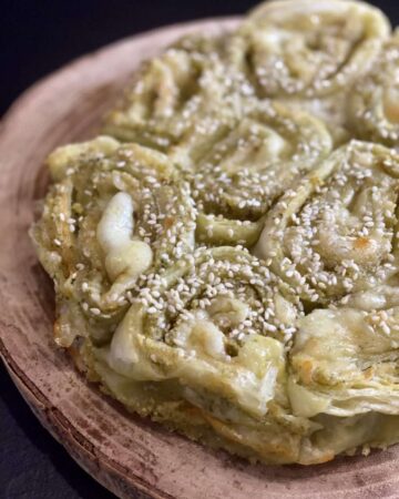 Rose di pasta sfoglia con pesto