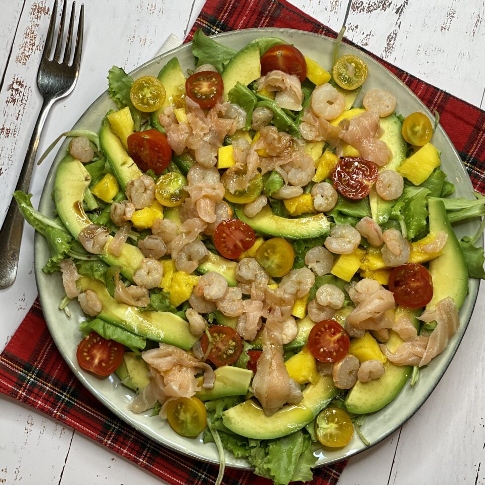Insalatona gamberi, avocado e salmone