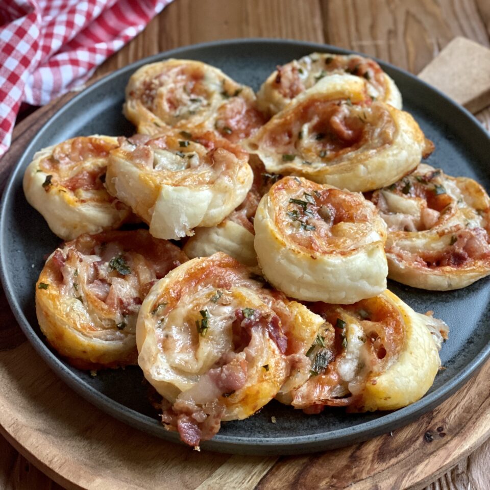 Girelle di sfoglia con bacon