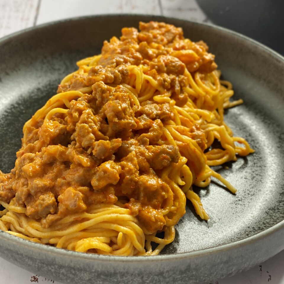 TAGLIOLINI CON CREMA DI PEPERONI E SALSICCIA!