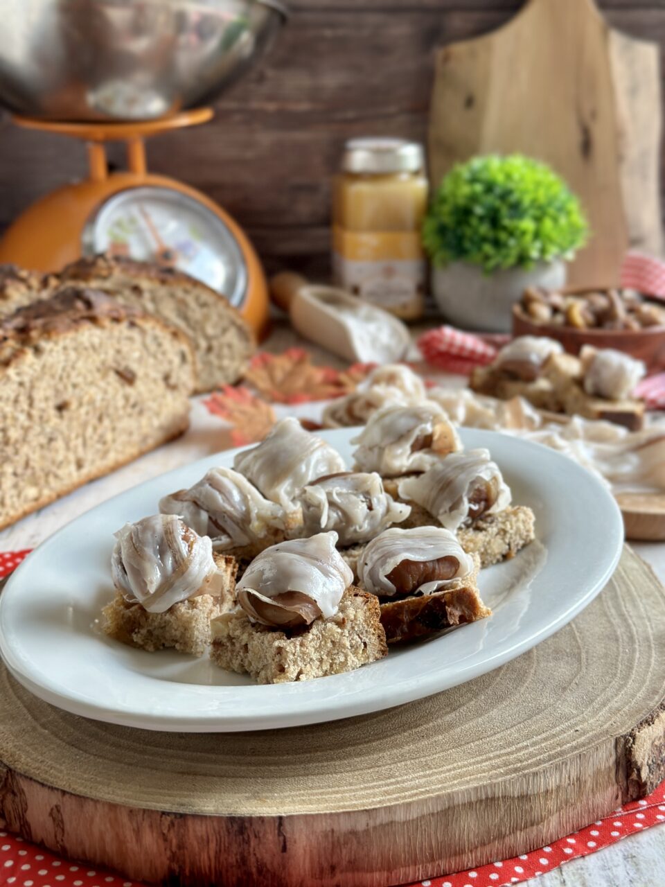 Pane nero alla birra con lardo e castagne