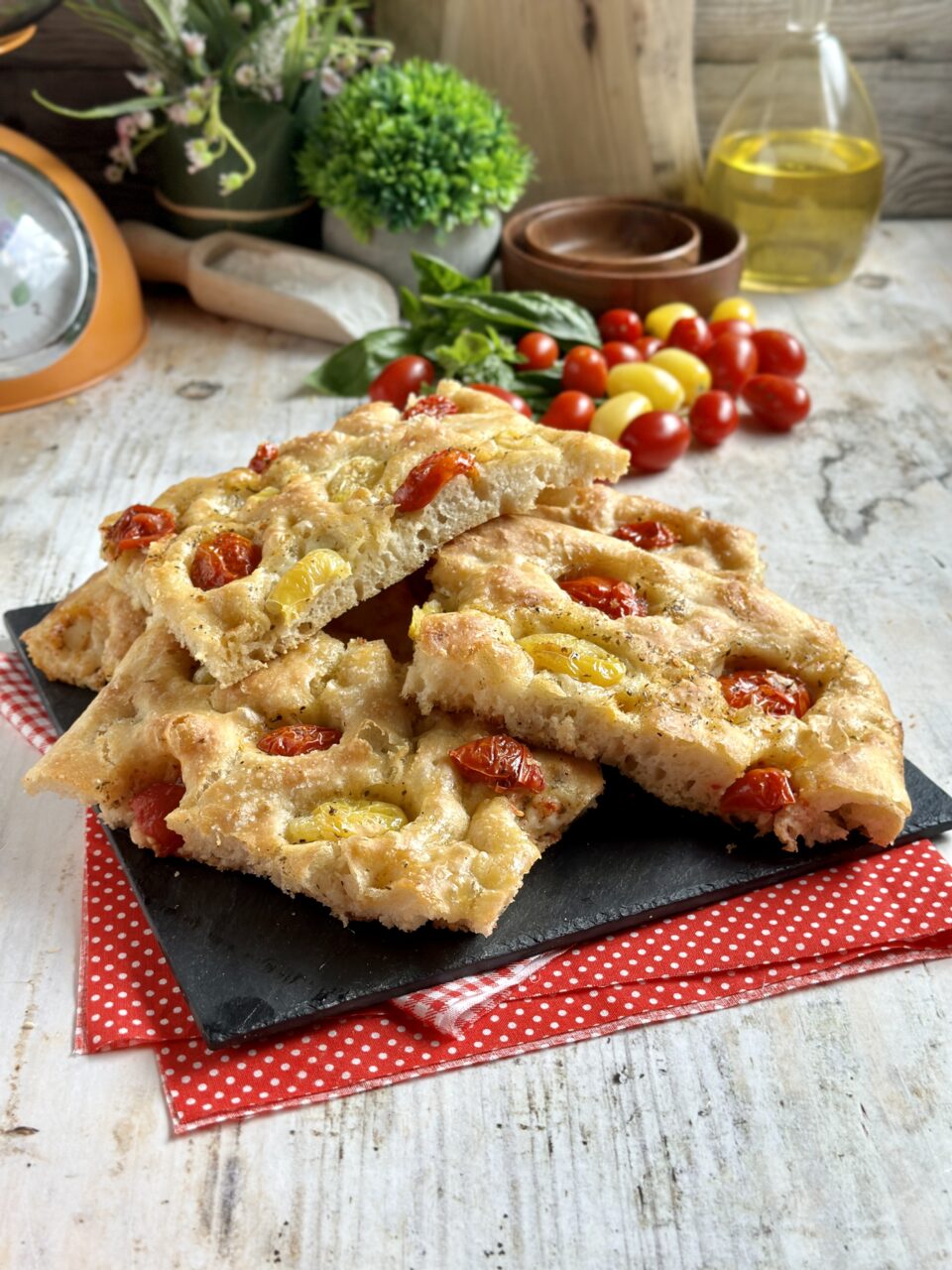 Focaccia senza impasto con pomodorini