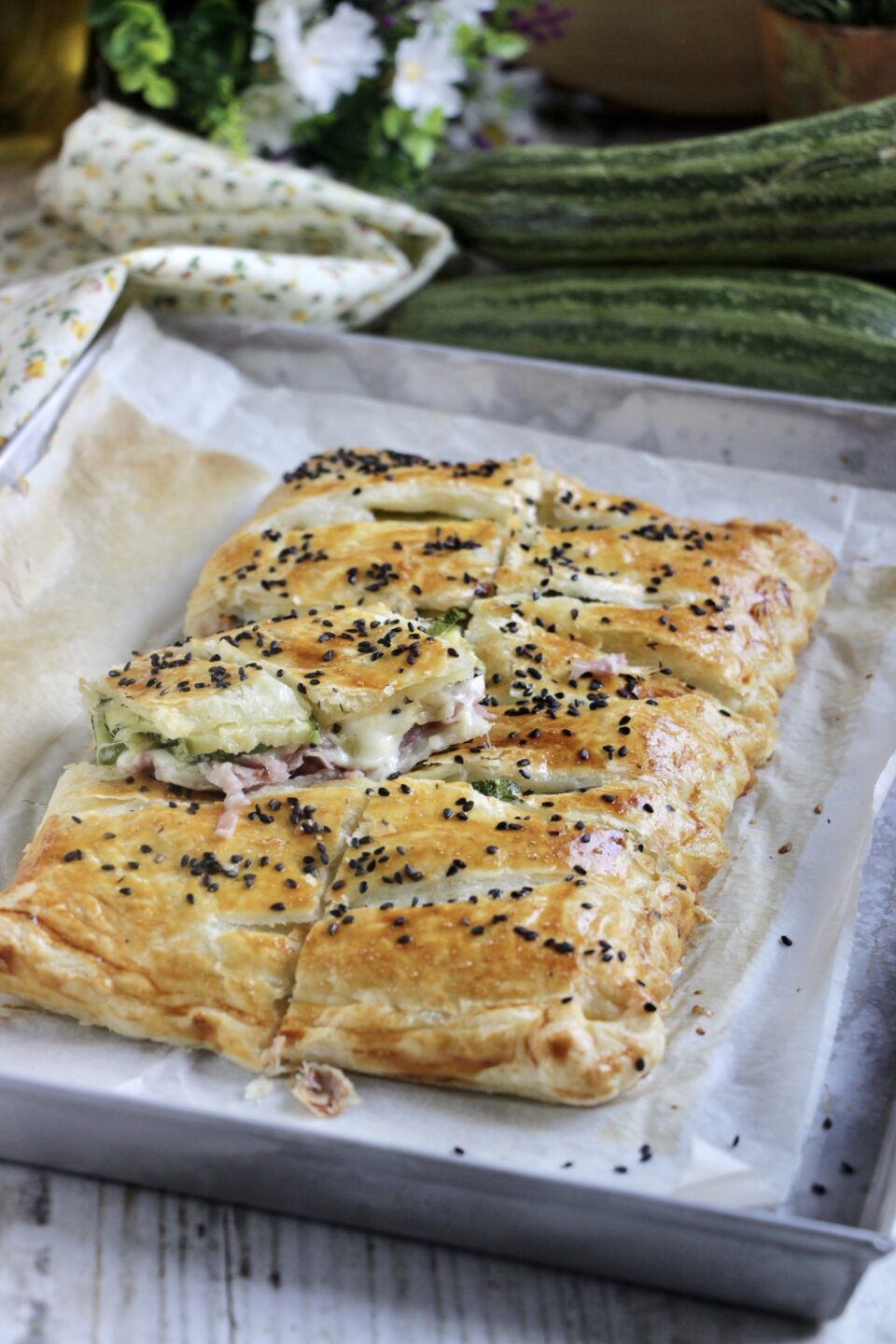 Sfoglia con zucchine, cotto e mozzarella