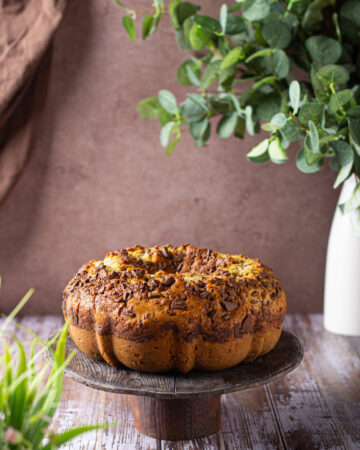 ciambellone con uova di Pasqua